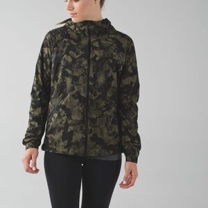 LULULEMON rise and shine jacket camo size 2 green